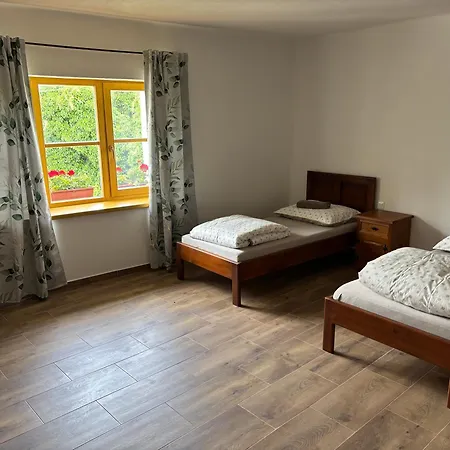 Na Spolocnom Dvore * Abelova